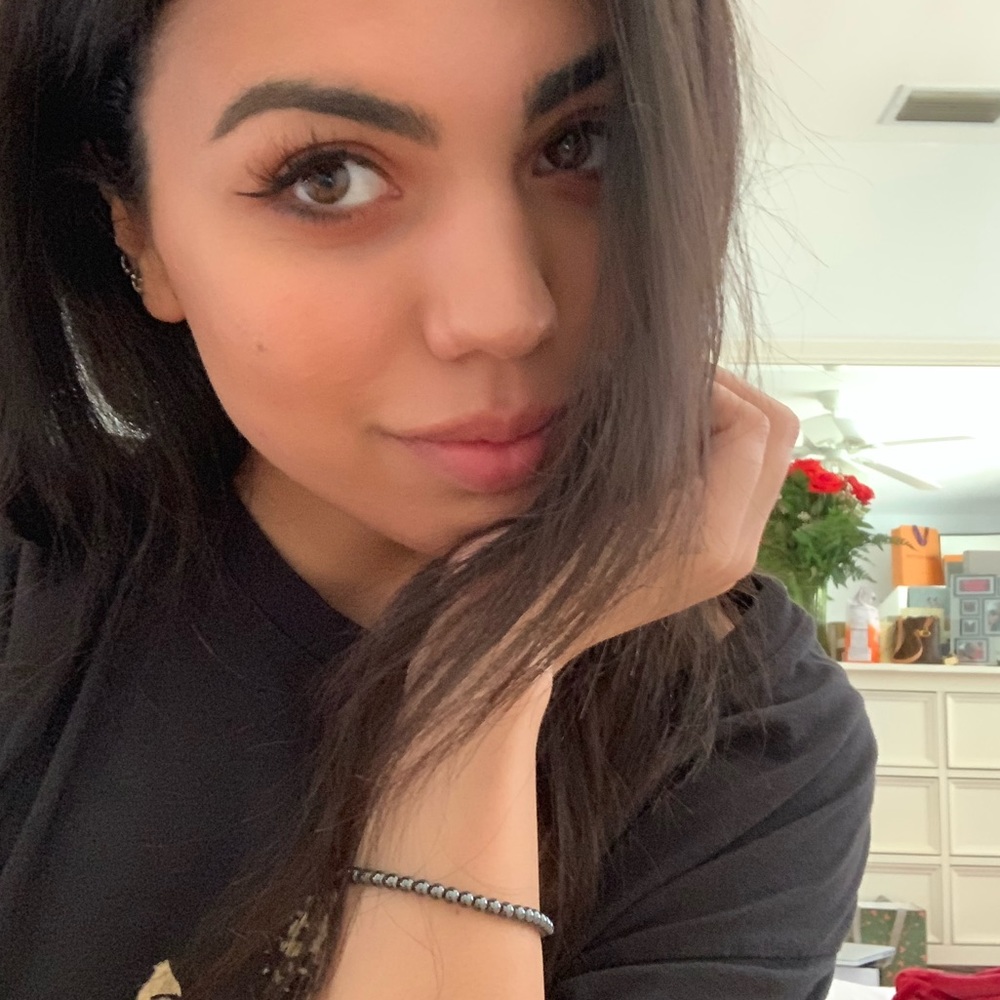 Meet your Posher, Eleni